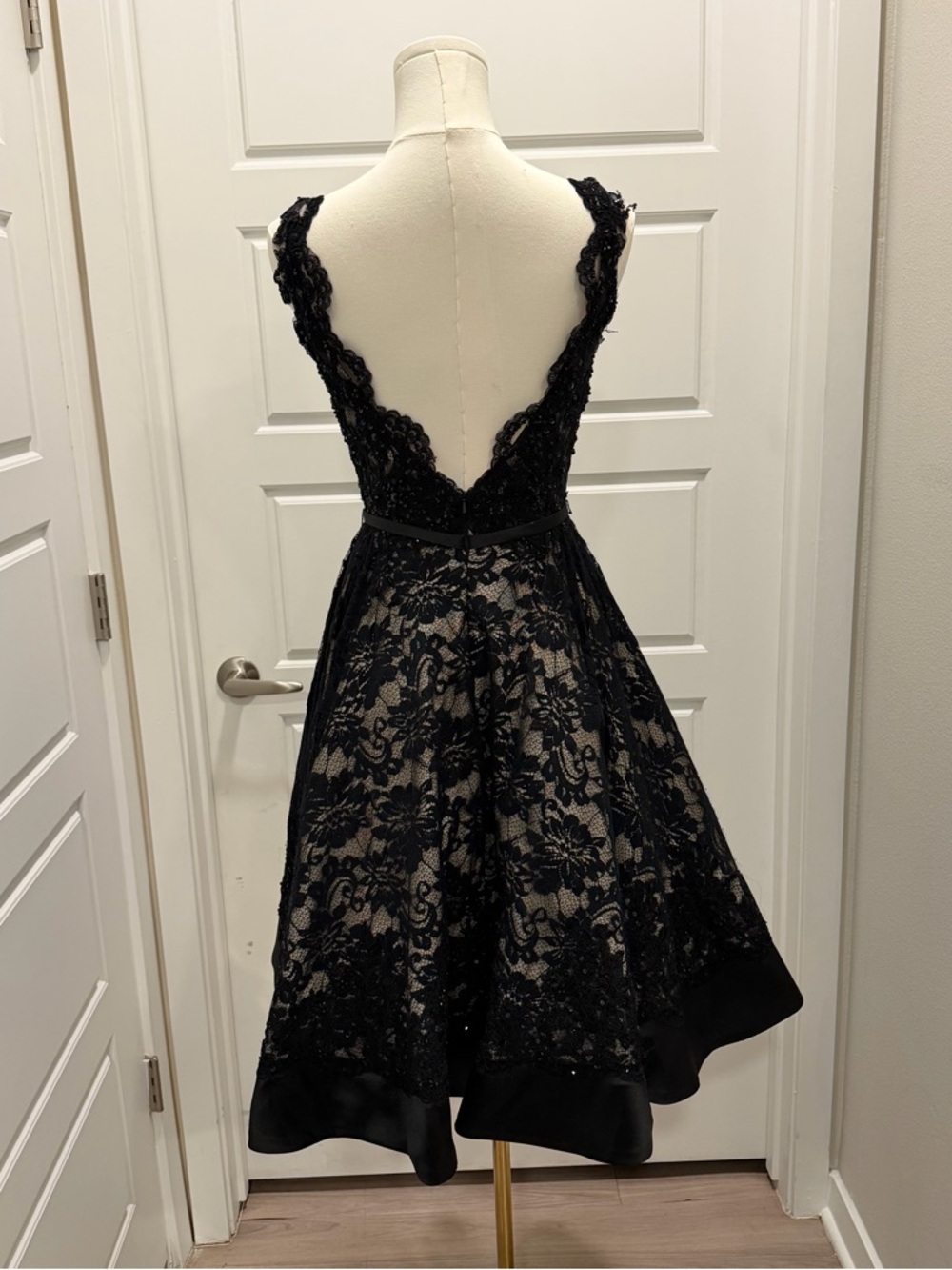 🔥Mac Duggal Black Lace Midi Dress with Nude Illusion Bodice - Picture 8 of 11